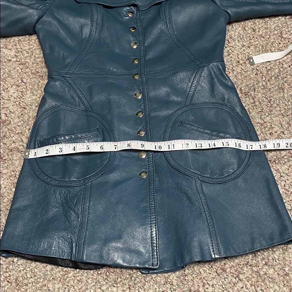 Vintage 70s Women's Blue Leather snap front Coat- adorable - Picture 4 of 11